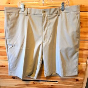 NWT MEN'S PGA TOUR TAN SHORTS. SIZE 40.